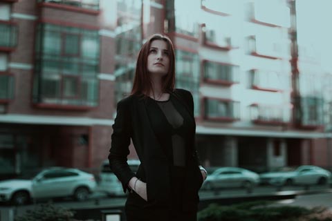 就活への鞭撻の像